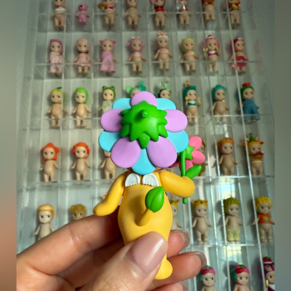 Authentic Sonny angel flower gift - Picture 3 of 3